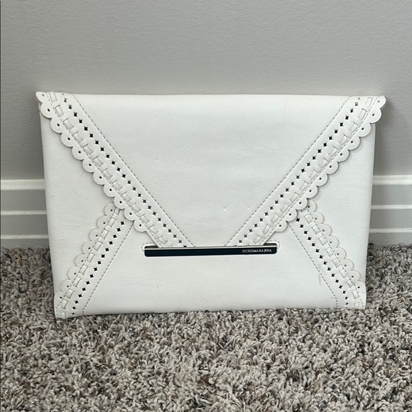 BCBGMaxAzria Handbags - BCBGMAXAZRIA White Envelope Clutch